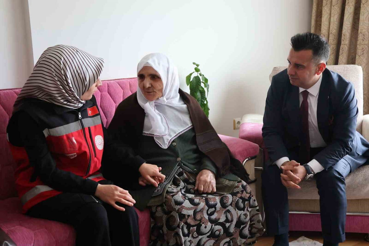 ERZURUM AİLE VE SOSYAL HİZMETLER İL MÜDÜRLÜĞÜ TARAFINDAN DÜZENLENEN ZİYARET KAPSAMINDA, ŞEHİT...