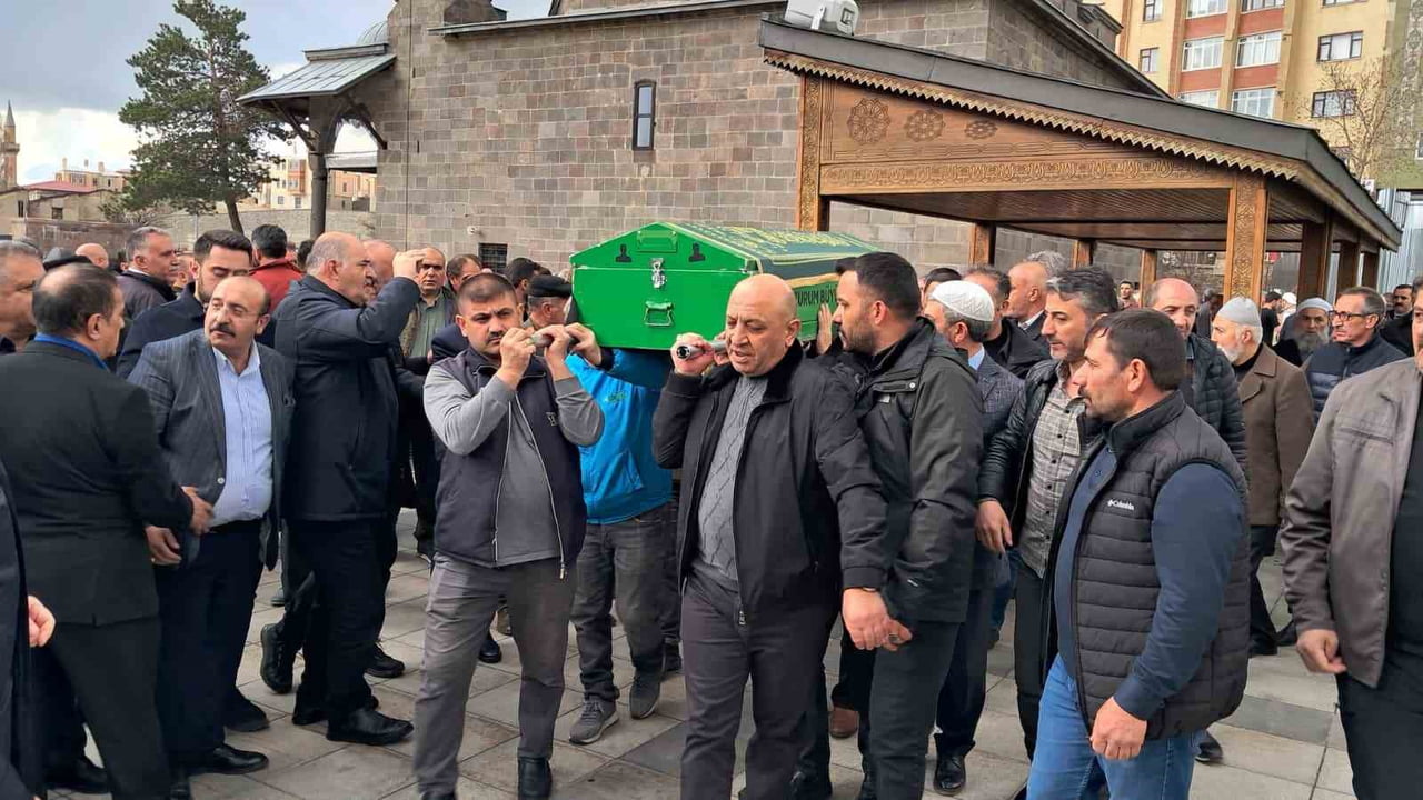 ERZURUM BÜYÜKŞEHİR BELEDİYESİ ÖNCEKİ DÖNEM BAŞKANI AHMET KÜÇÜKLER’İN BABASI HACI FEYZULLAH...