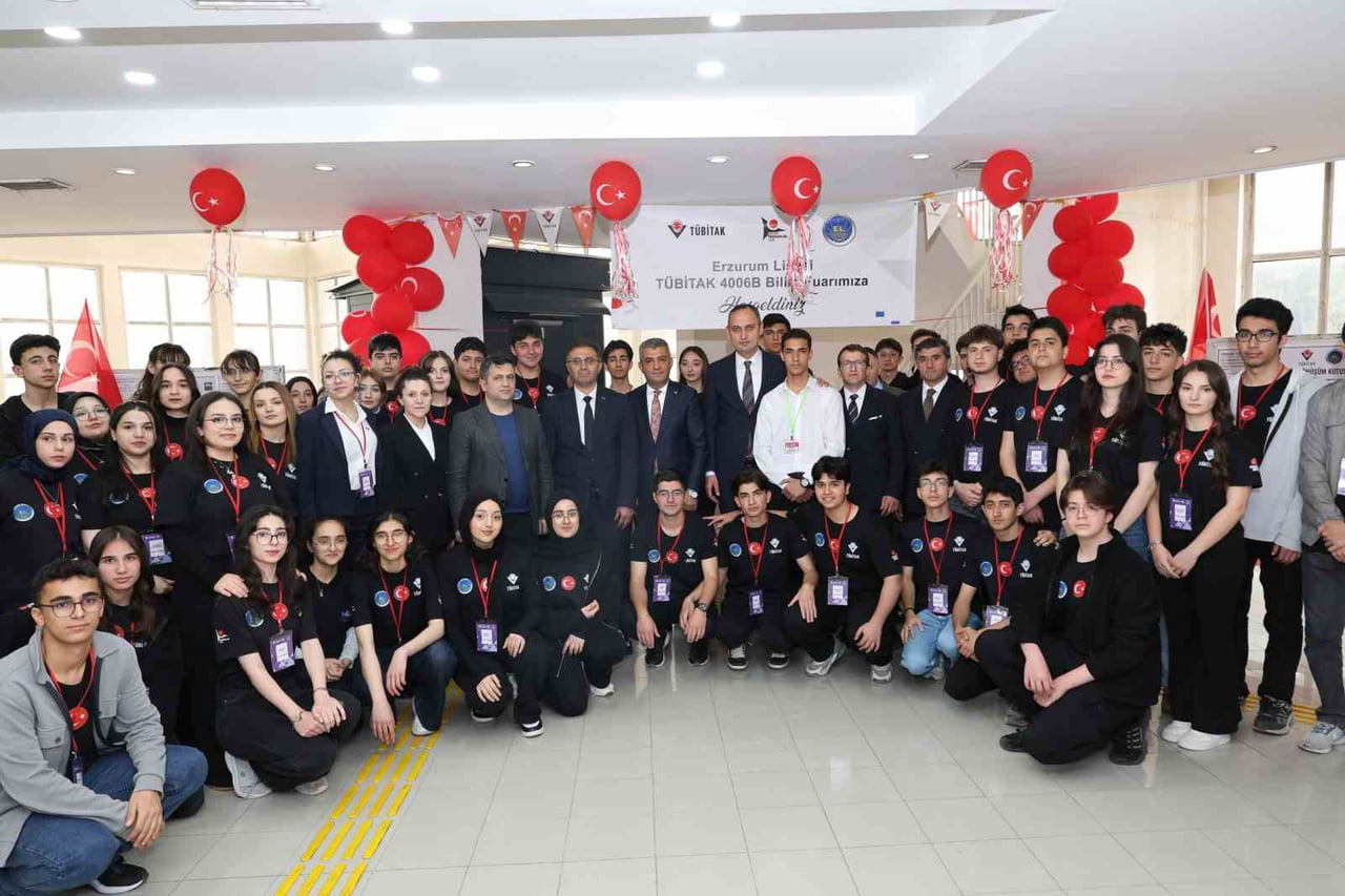 ERZURUM’DA 19 PROJENİN SERGİLENDİĞİ FUARDA, BİR ÇOK DALDA GENÇLER YETENEKLERİNİ ORTAYA...
