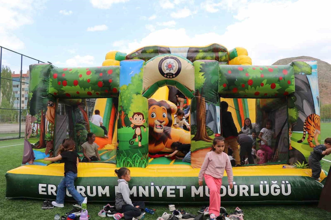 ERZURUM’DA ÇOCUKLARIN GÜVENLİ VE KEYİFLİ VAKİT GEÇİRMELERİ AMACIYLA DÜZENLENEN SOSYAL ETKİNLİKLER...