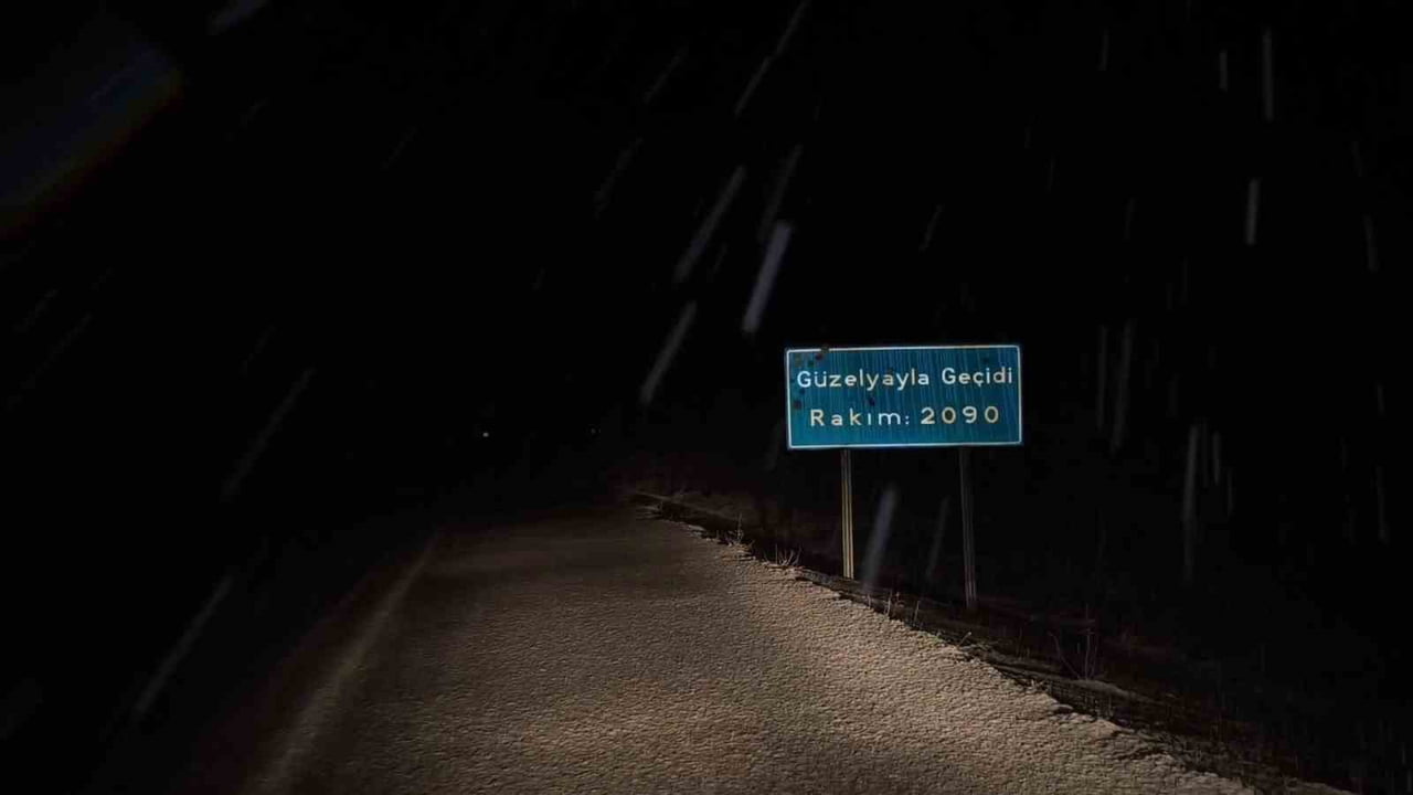 ERZURUM’DA ETKİLİ OLAN YOĞUN KAR YAĞIŞI, ÖZELLİKLE YÜKSEK KESİMLERDE YAŞAMI...