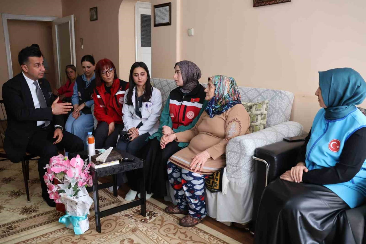 ERZURUM’DA KURBAN BAYRAMI ÖNCESİ YALNIZ YAŞAYAN YAŞLI VATANDAŞLAR UNUTULMADI. “ÇINARLARIMIZLA BİR...