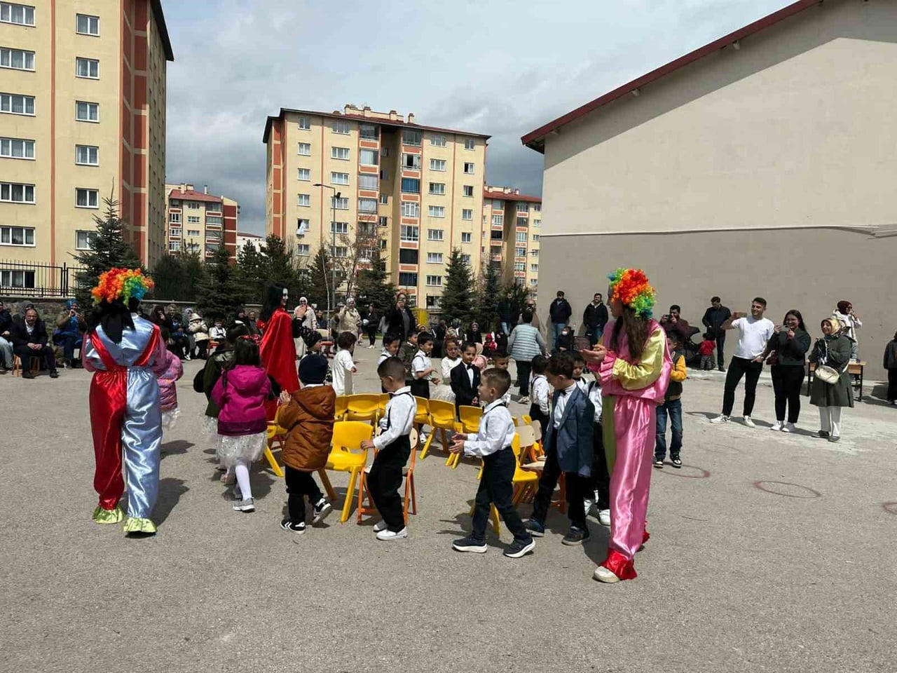 ERZURUM’DA  "MAARİFİN KALBİNDE MARİFETLİ GENÇLİK"  KAPSAMINDA ÖĞRENCİLERE SAHA DA ÖRNEK...