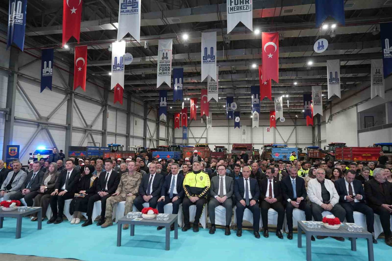 ERZURUM’DA "REFLEKTÖRLE YOL AL GÜVENDE KAL" PROJESİ KAPSAMINDA ÇİFTÇİLERE REFLEKTÖR...