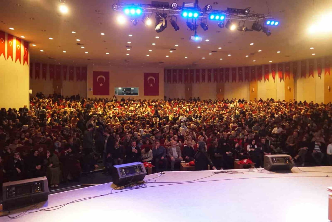 ERZURUM’DA "ZOR ZAMANDA KONUŞAN ADAM: NECİP FAZIL KISAKÜREK" PROGRAMINA YOĞUN İLGİ