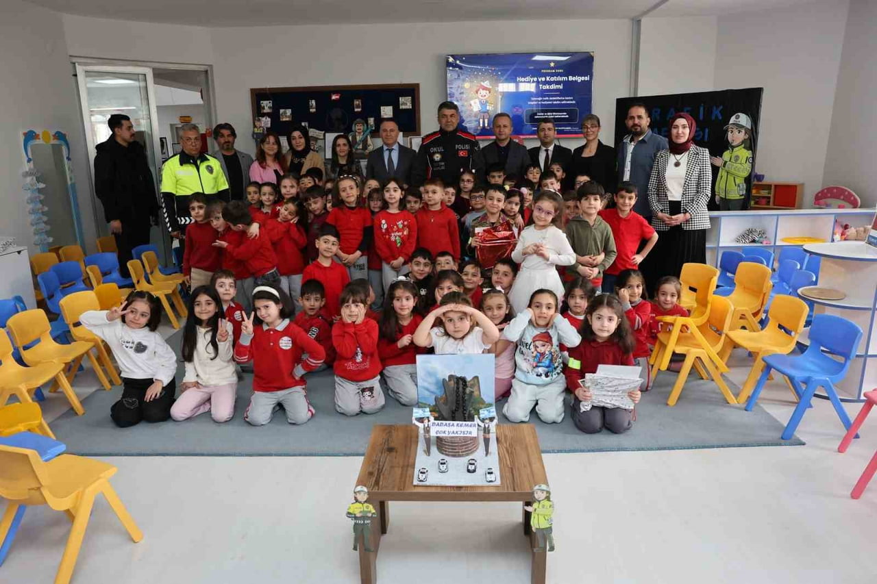 ERZURUM İL EMNİYET MÜDÜRÜ ONUR KARABURUN, NENE HATUN ANAOKULU ÖĞRENCİLERİNİN TRAFİK HAFTASI...
