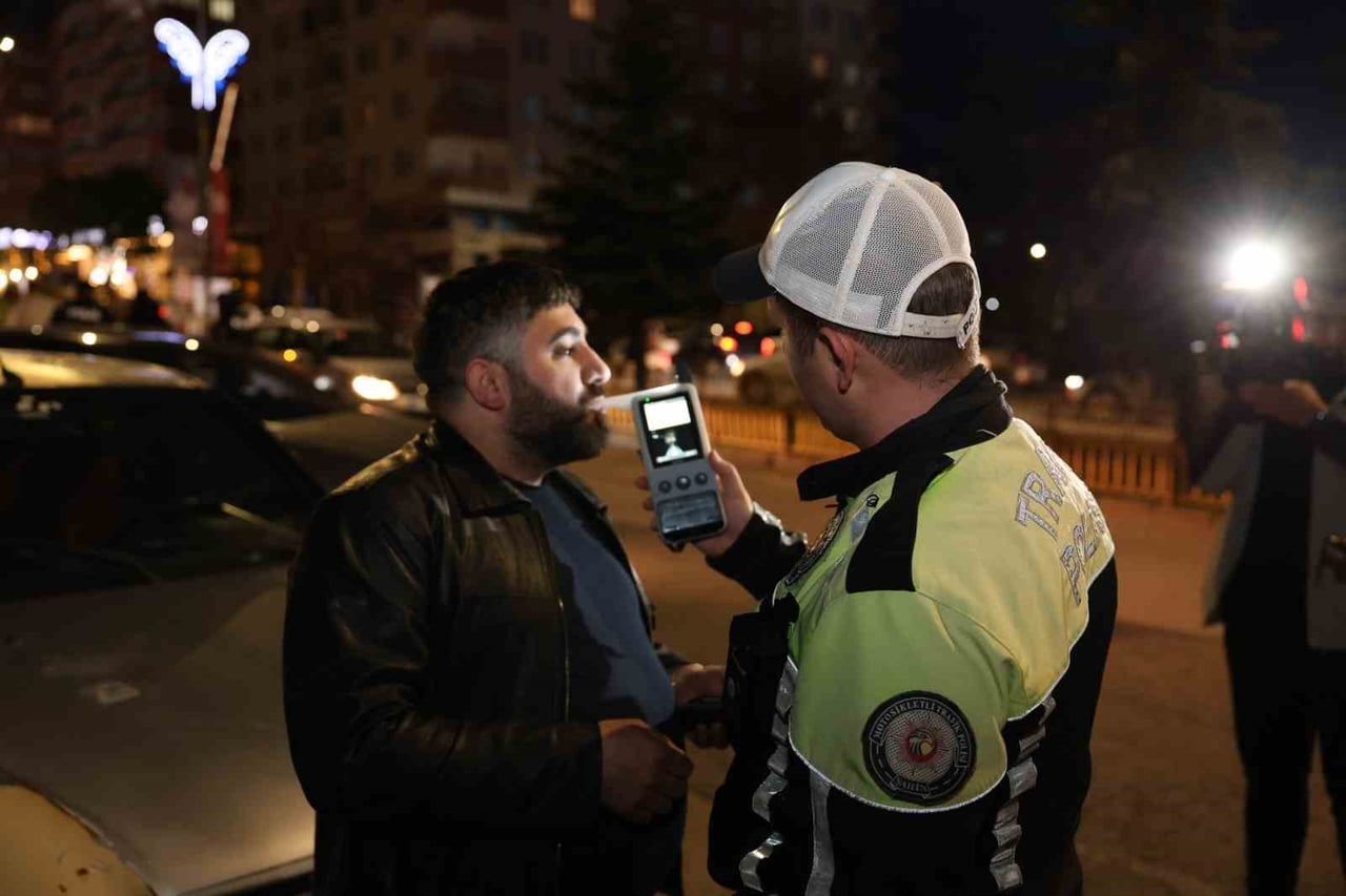 ERZURUM KENT MERKEZİ VE 20 İLÇEDE TRAFİK, ASAYİŞ, NARKOTİK VE SİVİL EKİPLERİN KATILIMIYLA...