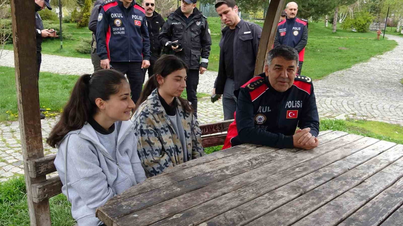 ERZURUM POLİSİNDEN OKUL ÇEVRELERİNDE TAM GÜVENLİK -ERZURUM İL EMNİYET MÜDÜRÜ ONUR...