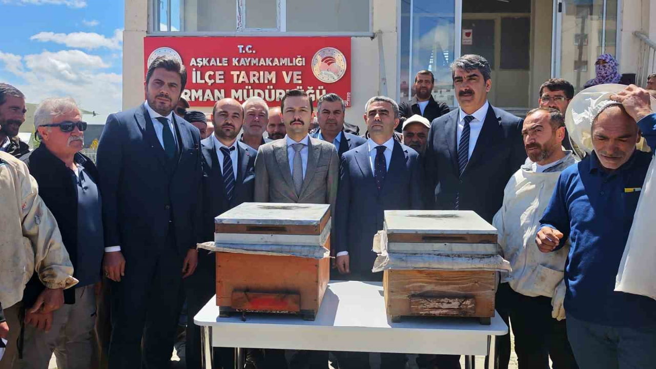 ERZURUM’UN AŞKALE İLÇESİNDE 50 ÜRETİCİYE YÜZDE 70 HİBELİ ARILI KOVAN DESTEĞİ...