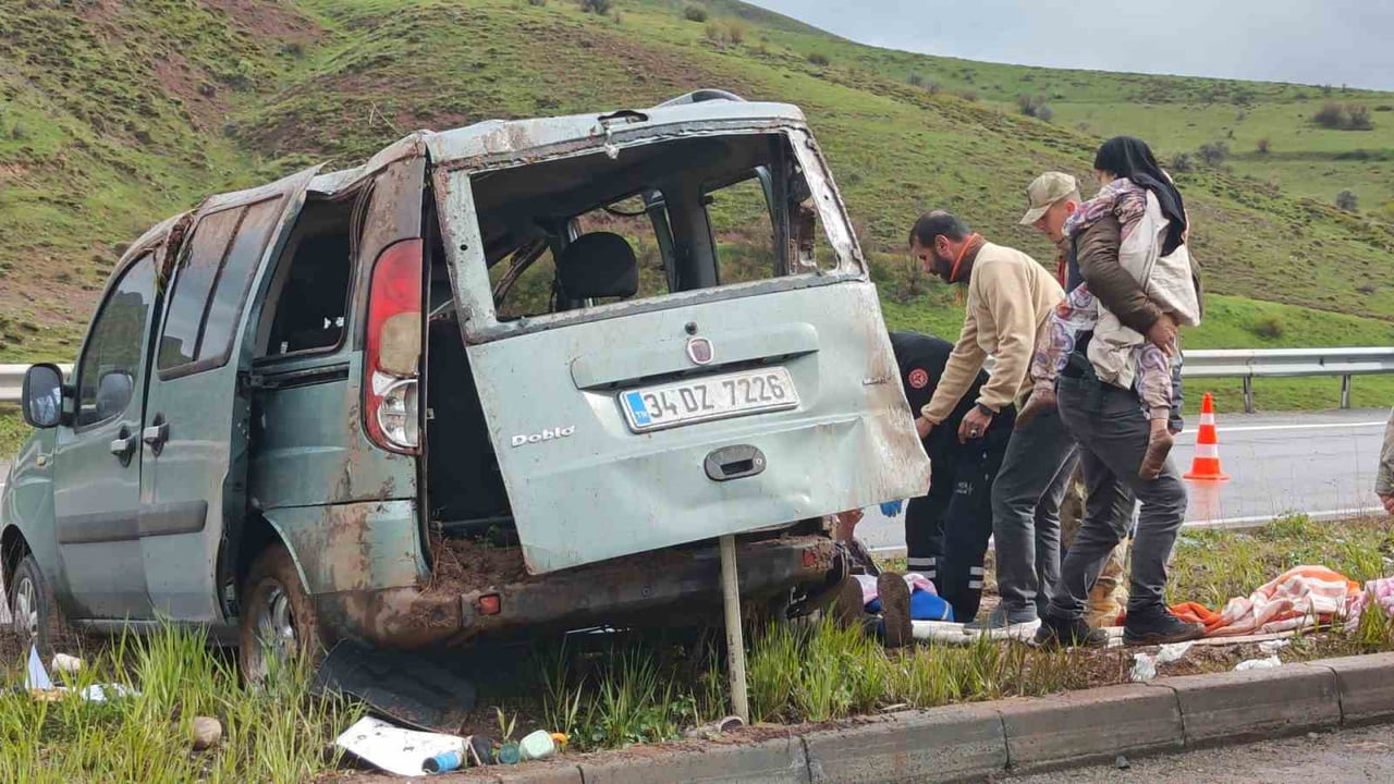 ERZURUM’UN AŞKALE İLÇESİNDE MEYDANA GELEN TRAFİK KAZASINDA 7 KİŞİ YARALANDI.
