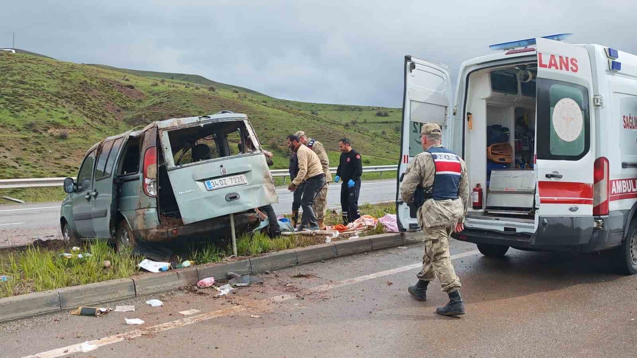 ERZURUM’UN AŞKALE İLÇESİNDE MEYDANA GELEN TRAFİK KAZASINDA 7 KİŞİ YARALANDI.