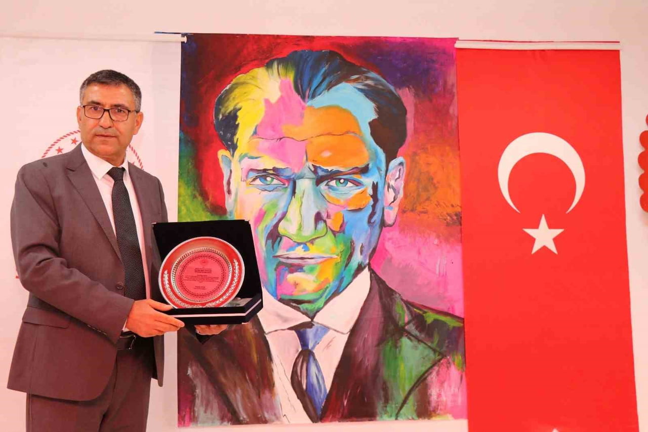 ERZURUM’UN OLTU İLÇESİ KAYMAKAMI MUSTAFA ÇELİK TARAFINDAN, İLÇEDE SPORTİF FAALİYETLERE VERDİĞİ...