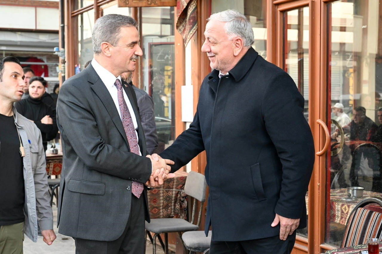 ERZURUM VALİSİ AYDIN BARUŞ, PASİNLER İLÇESİNDE ÖNCE ALVARLI EFE HAZRETLERİ’NİN KABRİNİ ZİYARET...