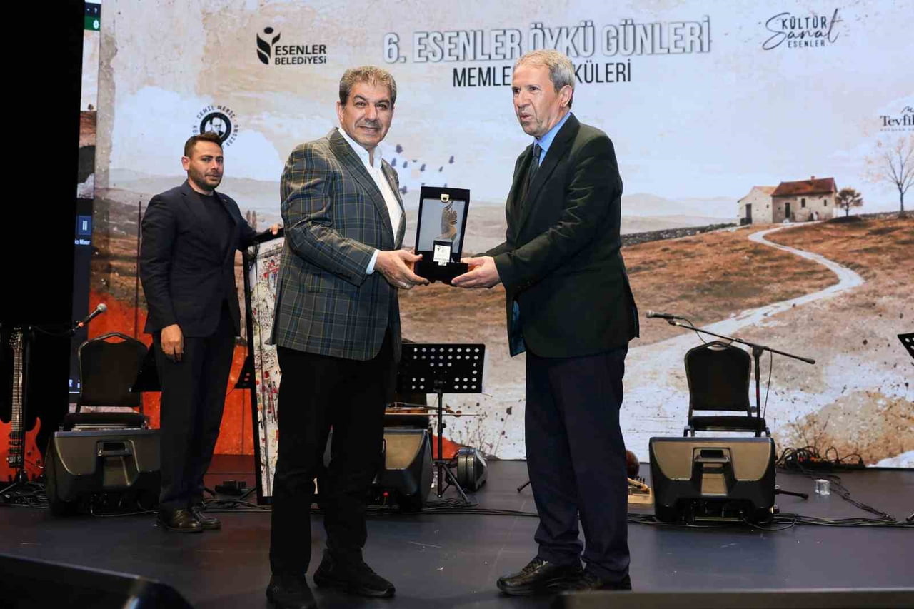 ESENLER BELEDİYESİ'NCE DÜZENLENEN 6. ESENLER ÖYKÜ GÜNLERİ KAPSAMINDA "ONUR ÖDÜLÜ" PROGRAMI...