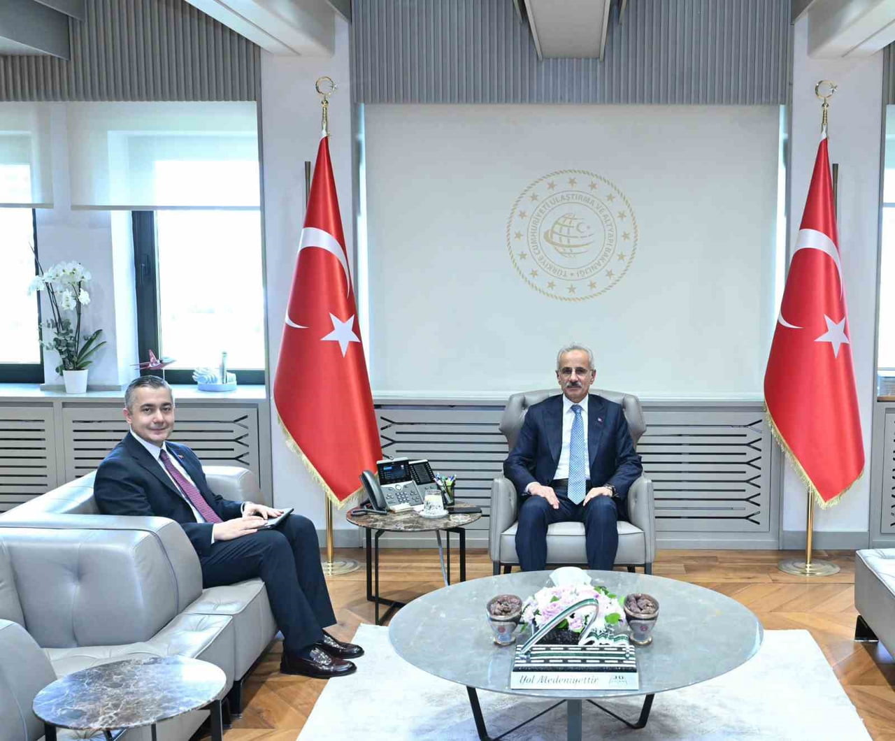 ESENYURT BELEDİYE BAŞKAN VEKİLİ CAN AKSOY, ULAŞTIRMA VE ALTYAPI BAKANI ABDULKADİR URALOĞLU İLE BİR...