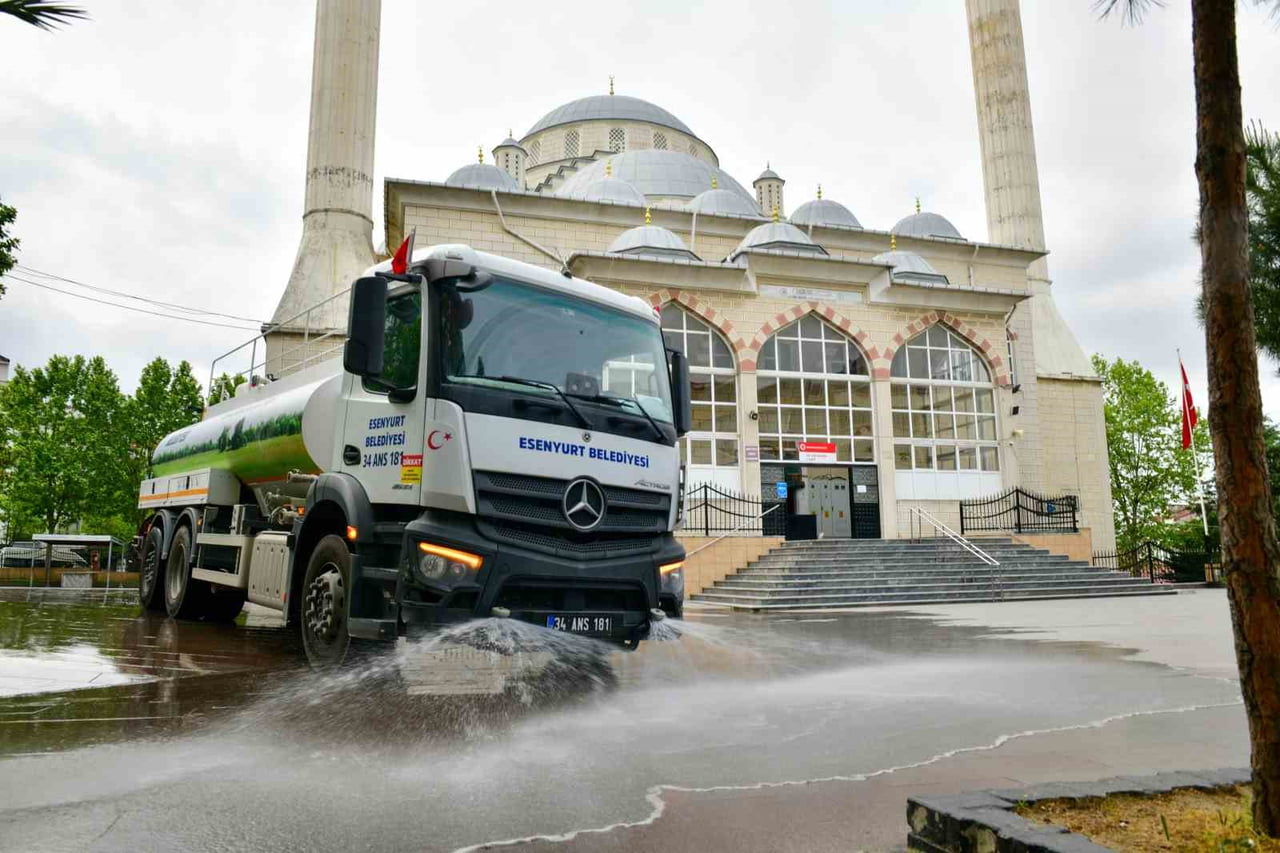ESENYURT BELEDİYESİ VATANDAŞLARIN BAYRAMI DAHA HİJYENİK VE SAĞLIKLI BİR ORTAMDA GEÇİREBİLMESİ...