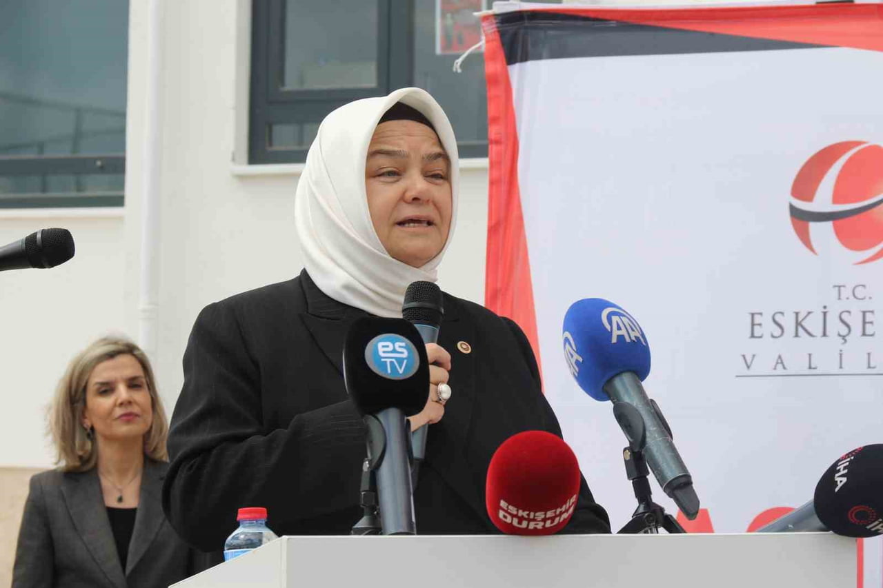 ESKİ AİLE VE SOSYAL POLİTİKALAR BAKANI VE TÜRKİYE BÜYÜK MİLLET MECLİSİ MİLLÎ EĞİTİM, KÜLTÜR...