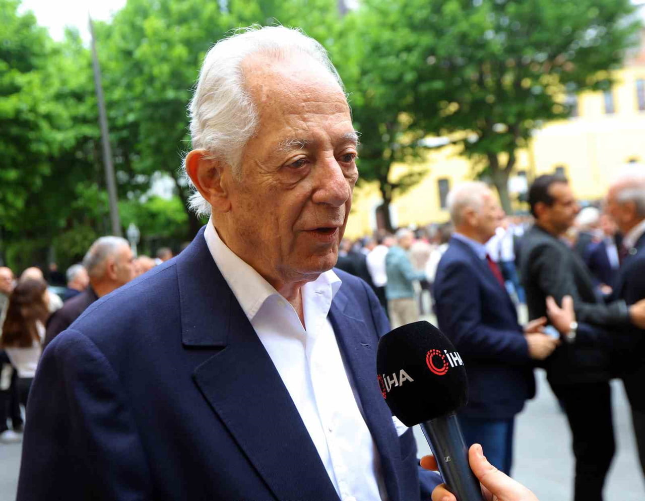 ESKİ GALATASARAY BAŞKANI FARUK SÜREN, İHLAS HABER AJANSI (İHA) MUHABİRİNE AÇIKLAMALARDA...