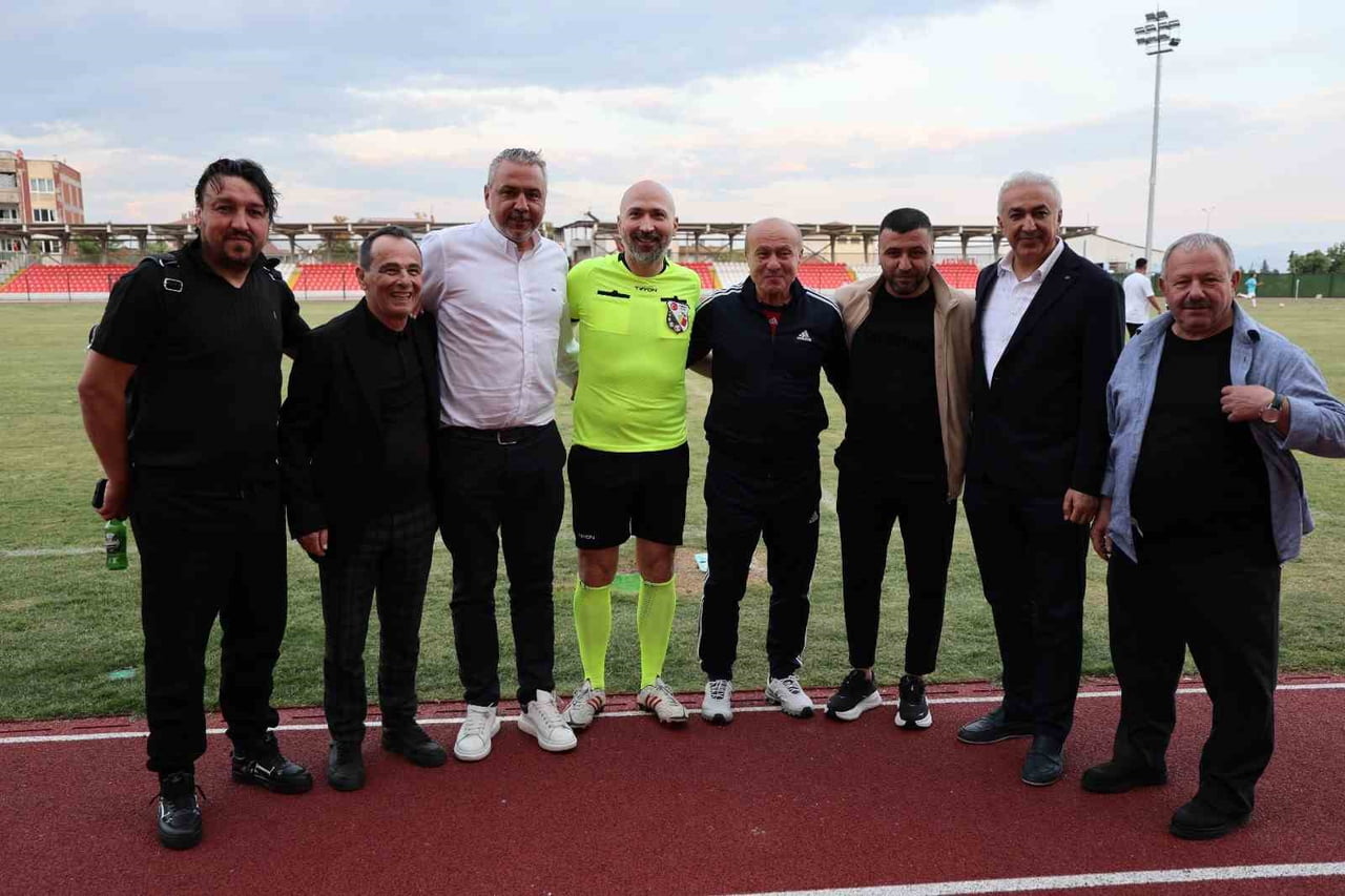 ESKİ OYUNCULAR YALNIZ BIRAKMADI