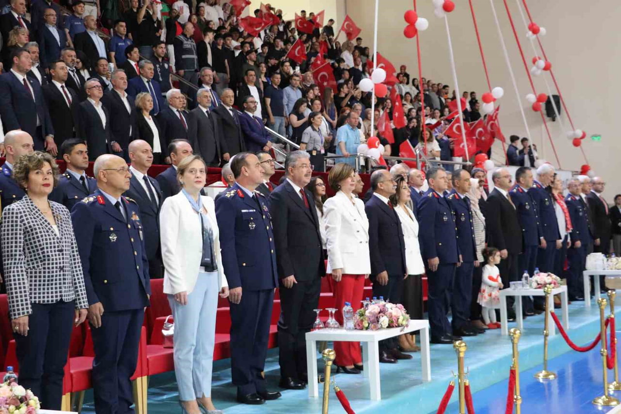 ESKİŞEHİR'DE 19 MAYIS ATATÜRK'Ü ANMA GENÇLİK VE SPOR BAYRAMI 107. YILDÖNÜMÜ ETKİNLİKLERLE...
