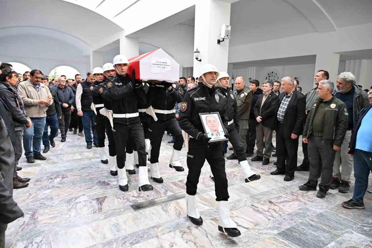 ESKİŞEHİR'DE GEÇİRDİĞİ RAHATSIZLIK SONUCU VEFAT EDEN POLİS MEMURU SELÇUK ÖNGER, DUALAR EŞLİĞİNDE...