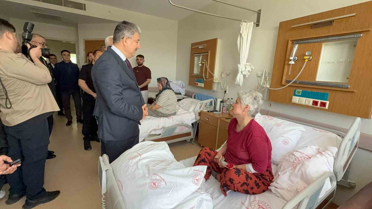 ESKİŞEHİR'DE KURBAN BAYRAMI SEBEBİ İLE PROGRAMINI SÜRDÜREN ESKİŞEHİR VALİSİ DR. ERDİNÇ YILMAZ...