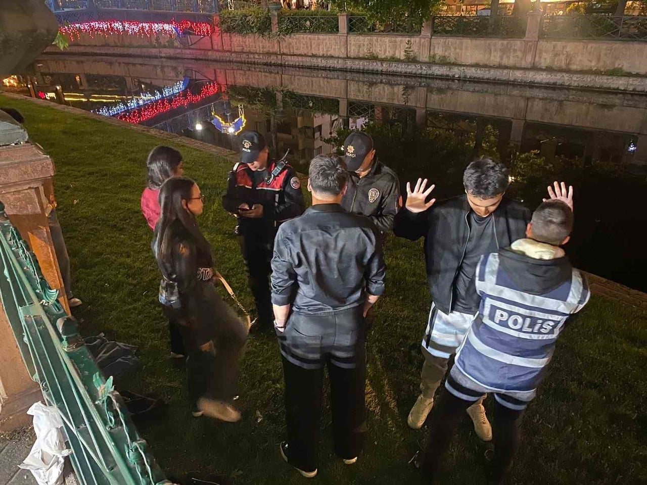 ESKİŞEHİR'DE POLİS EKİPLERİNCE KURBAN BAYRAMI ÖNCESİ GERÇEKLEŞTİRİLEN DENETİM KAPSAMINDA 265 ŞAHIS...