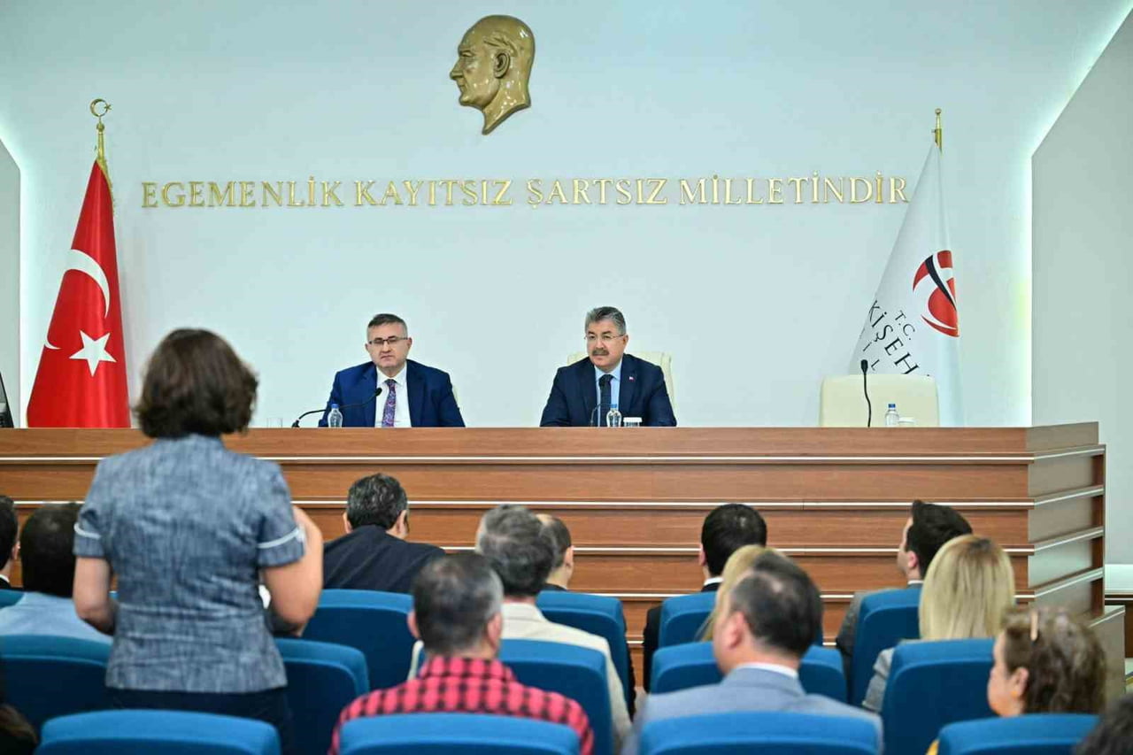 ESKİŞEHİR'DE VALİ DR. ERDİNÇ YILMAZ BAŞKANLIĞINDA TOPLANAN İL HAYVAN KORUMA KURULU, KENT GENELİNDE...