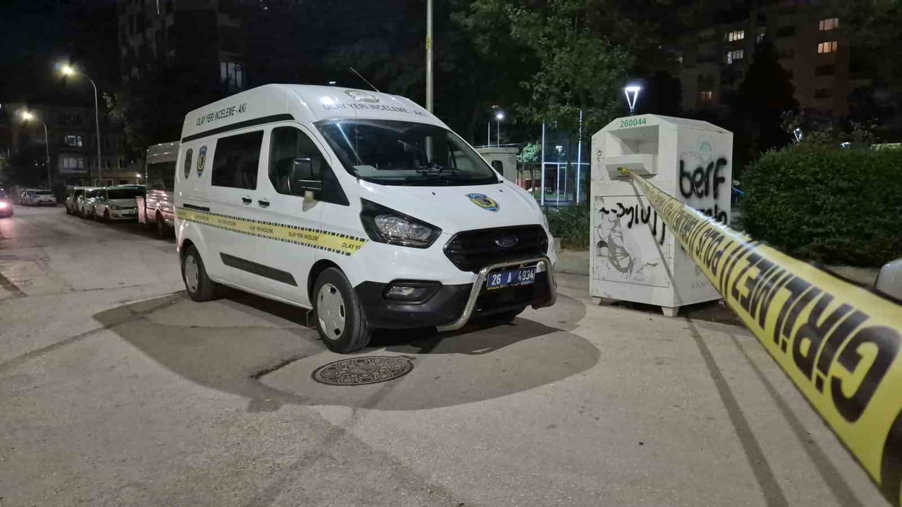 ESKİŞEHİR’DE 2 GRUP ARASINDA TARTIŞMANIN BÜYÜYEREK KAVGAYA DÖNÜŞMESİ SONUCUNDA BİR ŞAHIS HEM...