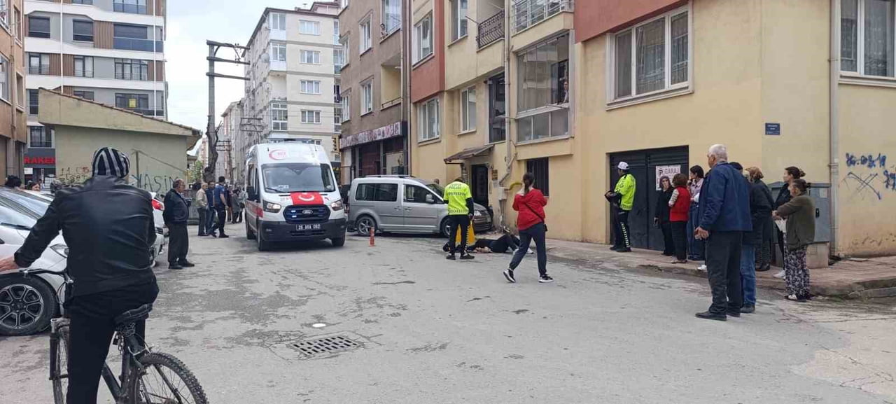 ESKİŞEHİR’DE ARAÇ YAYALARA ÇARPTI. OLAYDA 2’Sİ AĞIR 3 KİŞİ YARALANDI