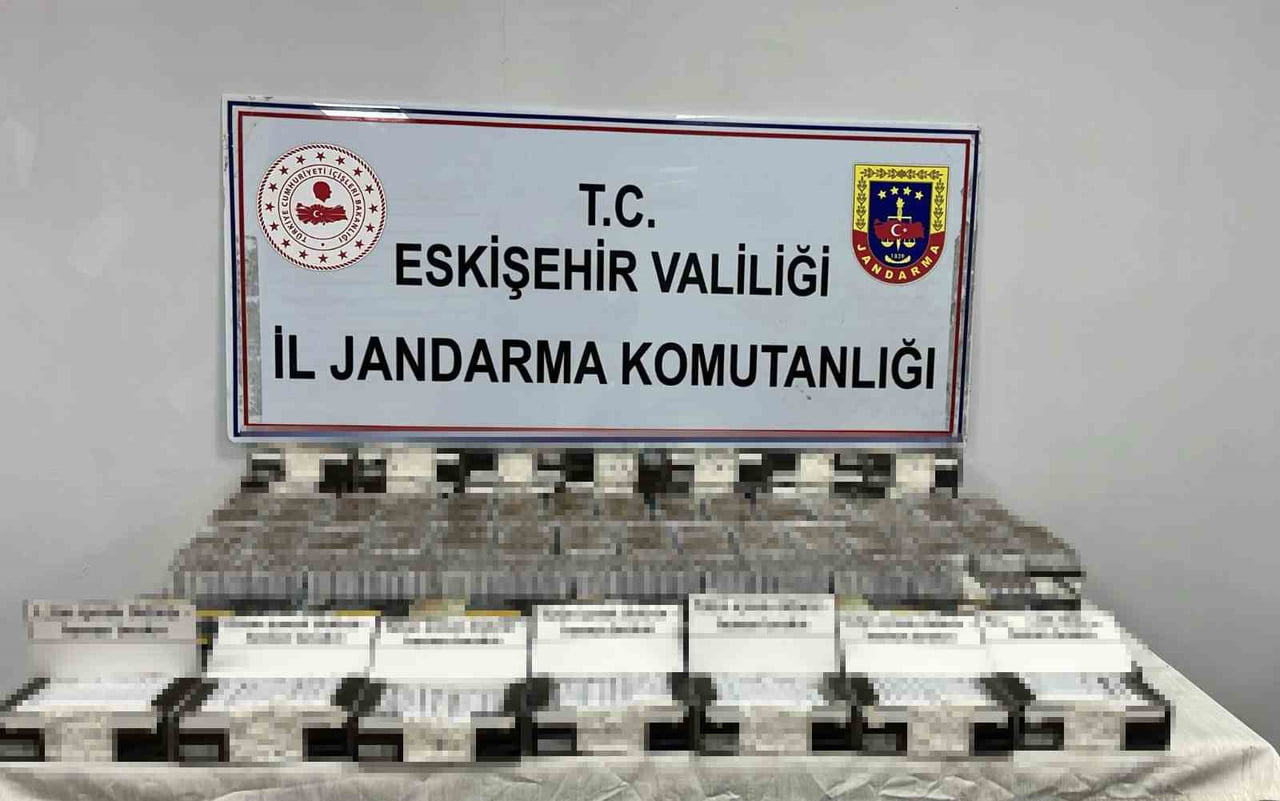 ESKİŞEHİR’DE JANDARMA EKİPLERİNCE YAPILAN OPERASYONDA KAÇAK 21 BİN 240 ADET İÇİ TÜTÜN DOLDURULMUŞ...