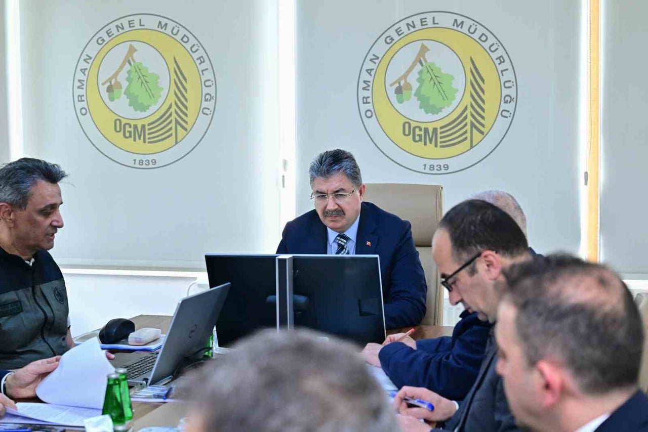 ESKİŞEHİR İLİ ORMAN YANGINLARI İLE MÜCADELE KOMİSYONU, VALİ DR. ERDİNÇ YILMAZ'IN BAŞKANLIĞINDA...