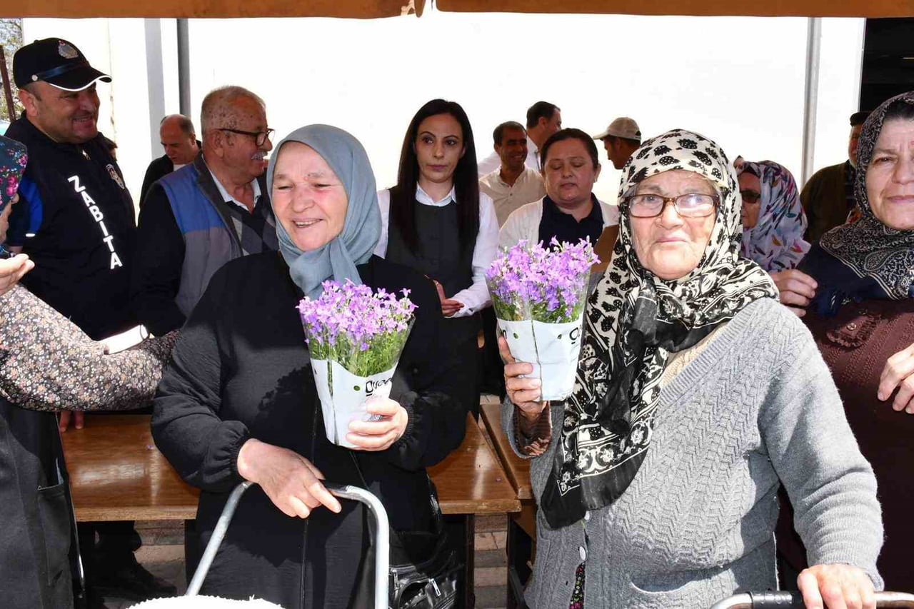 ESKİŞEHİR’İN BEYLİKOVA İLÇESİNDE ANNELER GÜNÜ DOLAYISIYLA DÜZENLENEN ETKİNLİKLERDE BELEDİYE...