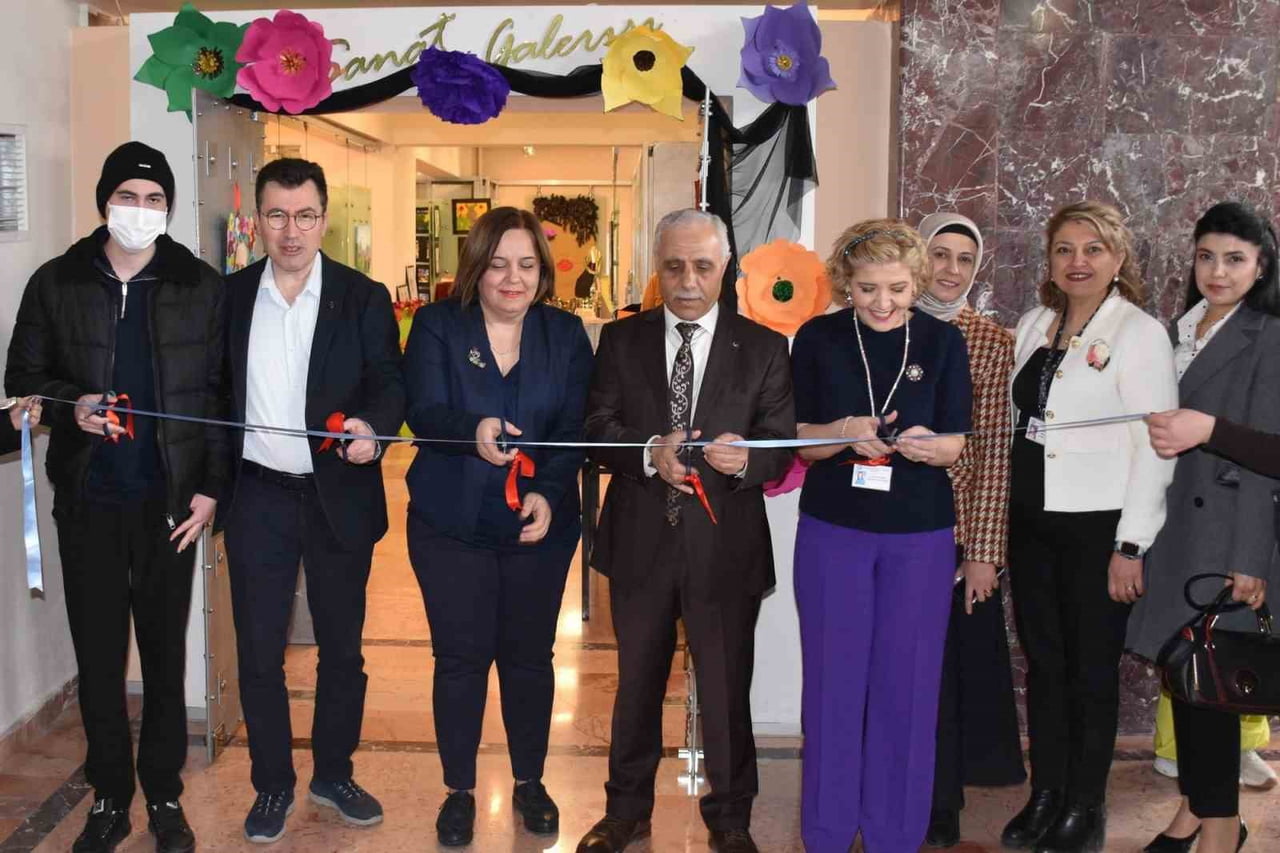 ESKİŞEHİR OSMANGAZİ ÜNİVERSİTESİ (ESOGÜ) SAĞLIK UYGULAMA VE ARAŞTIRMA HASTANESİ’NDE "SANAT...