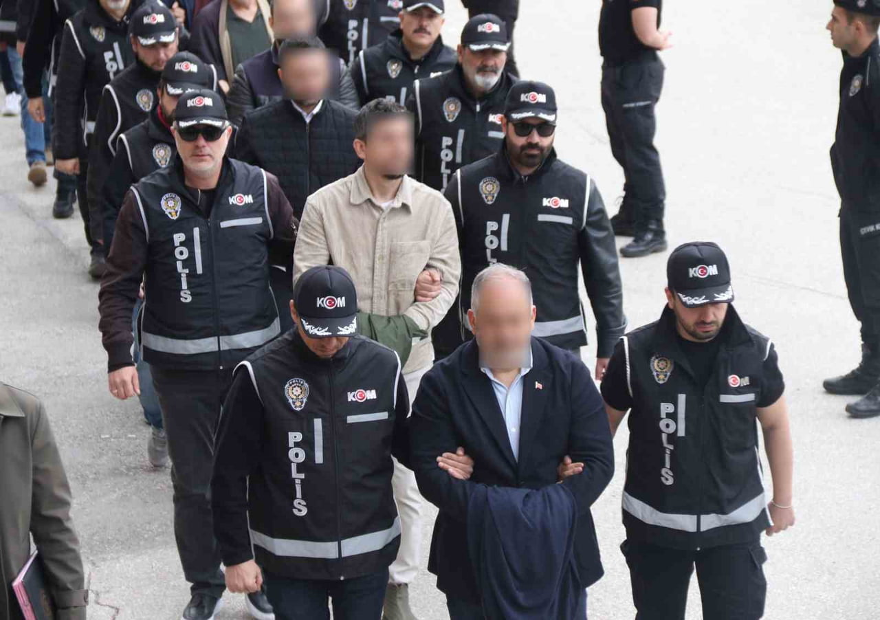 ESKİŞEHİR TEPEBAŞI BELEDİYESİ’NE YAPILAN YOLSUZLUK OPERASYONUNDA ŞÜPHELİLERİN PARAVAN ŞİRKET...