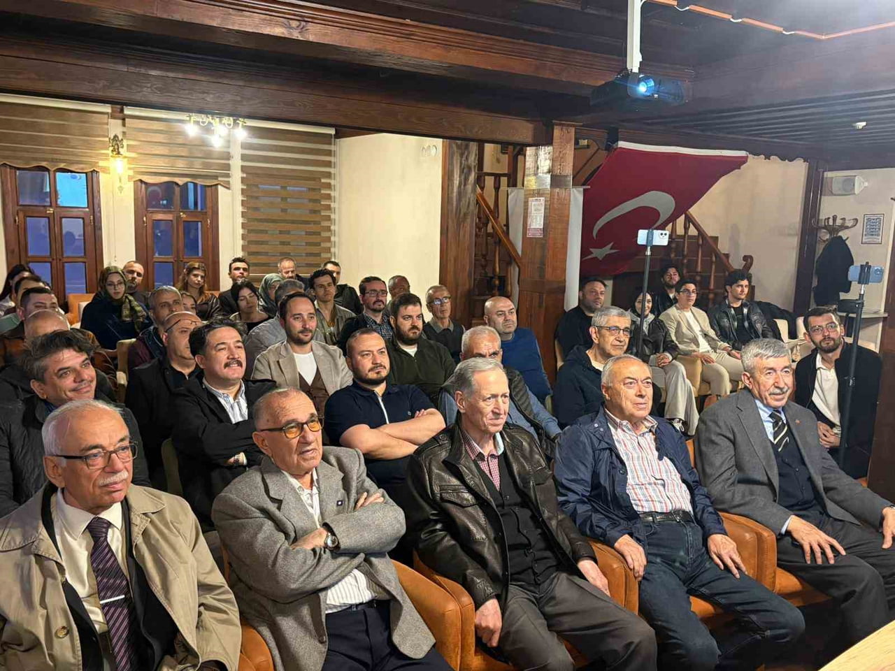 ESKİŞEHİR TÜRK OCAĞI'NDA DEĞERLENDİRMELERDE BULUNAN PROF. DR. MELAHAT BİLGE DEMİRKÖZ, "ÖNÜMÜZDEKİ...