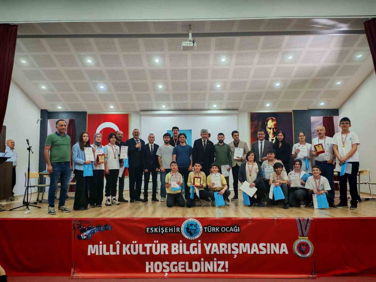 ESKİŞEHİR TÜRK OCAĞI İLE MİLLÎ EĞİTİM MÜDÜRLÜĞÜNÜN İŞ BİRLİĞİYLE YAPILAN MİLLÎ KÜLTÜR BİLGİ...