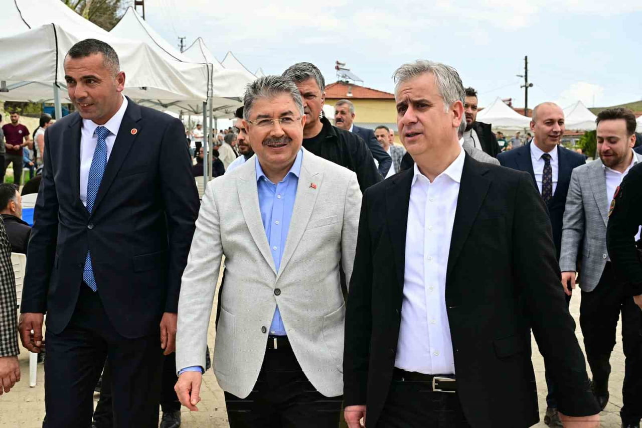 ESKİŞEHİR VALİSİ DR. ERDİNÇ YILMAZ, EĞRİÖZ MAHALLESİ'NDE DÜZENLENEN YAĞMUR VE ŞÜKÜR DUASI...