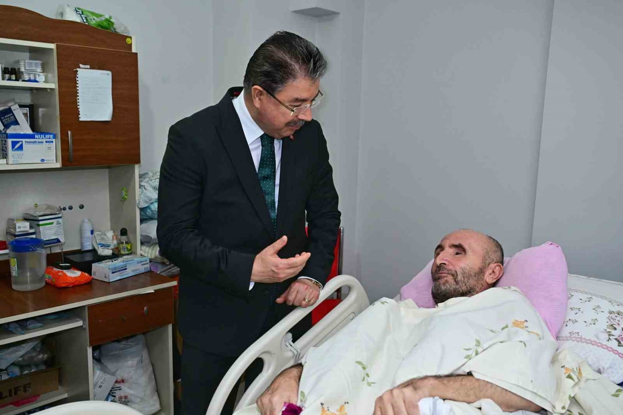 ESKİŞEHİR VALİSİ DR. ERDİNÇ YILMAZ, ENGELLİLER HAFTASI KAPSAMINDA ZEKERİYA SOĞUK VE AİLESİNİ...