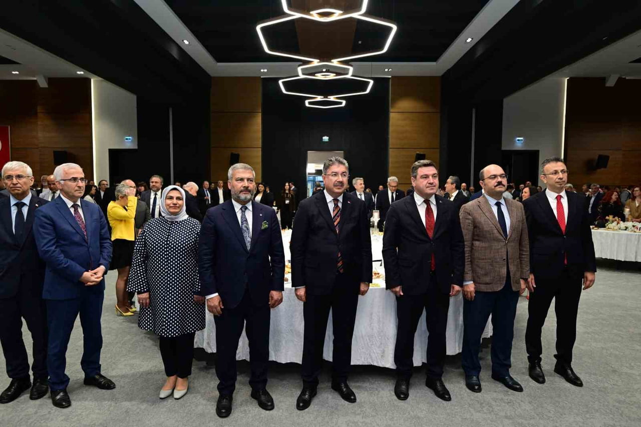 ESKİŞEHİR VALİSİ DR. ERDİNÇ YILMAZ, KENTİN POTANSİYELİNİ VE GELECEĞİNİ BİLİMSEL BİR PERSPEKTİFLE...