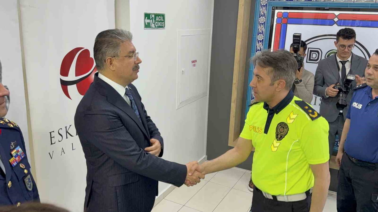 ESKİŞEHİR VALİSİ DR. ERDİNÇ YILMAZ, KURBAN BAYRAMI DOLAYISIYLA DÜZENLENEN BAYRAMLAŞMA PROGRAMINDA...