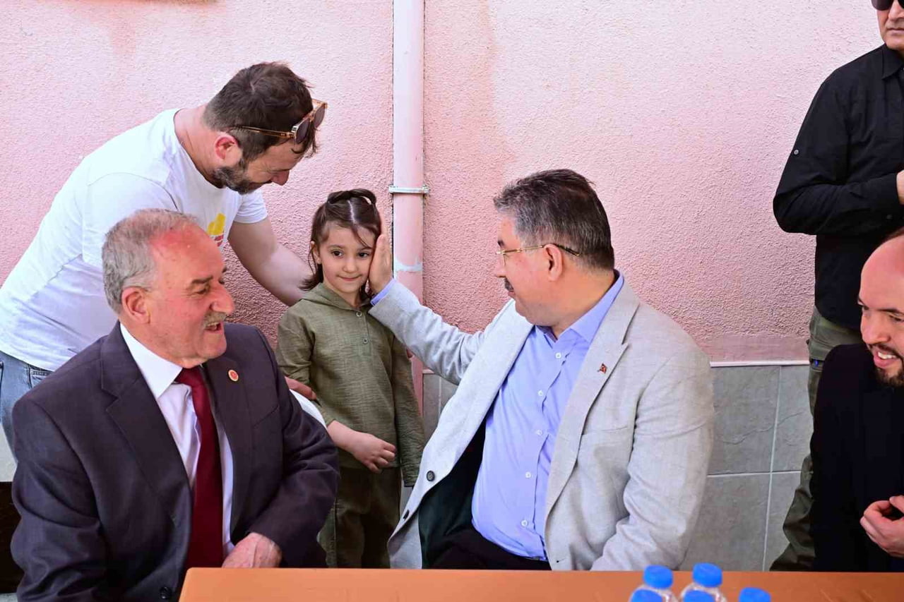 ESKİŞEHİR VALİSİ DR. ERDİNÇ YILMAZ, SAZOVA MAHALLESİ'NDE BU YIL 10'UNCUSU DÜZENLENEN MEVLİD-İ...