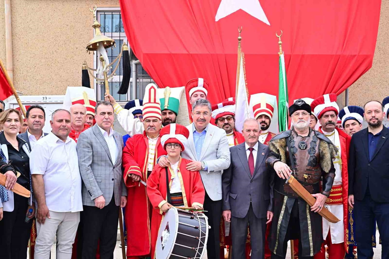 ESKİŞEHİR VALİSİ DR. ERDİNÇ YILMAZ, SAZOVA MAHALLESİ'NDE BU YIL 10'UNCUSU DÜZENLENEN MEVLİD-İ...