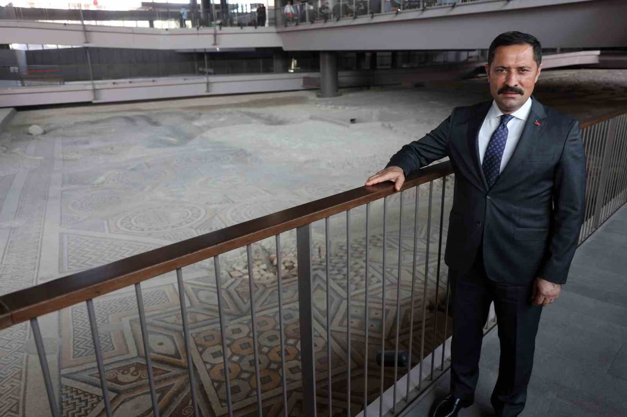 EŞSİZ TABAN MOZAİĞİNİ İNCELEYEN VALİ MUSTAFA MASATLI, AÇIKLAMALARDA BULUNDU.