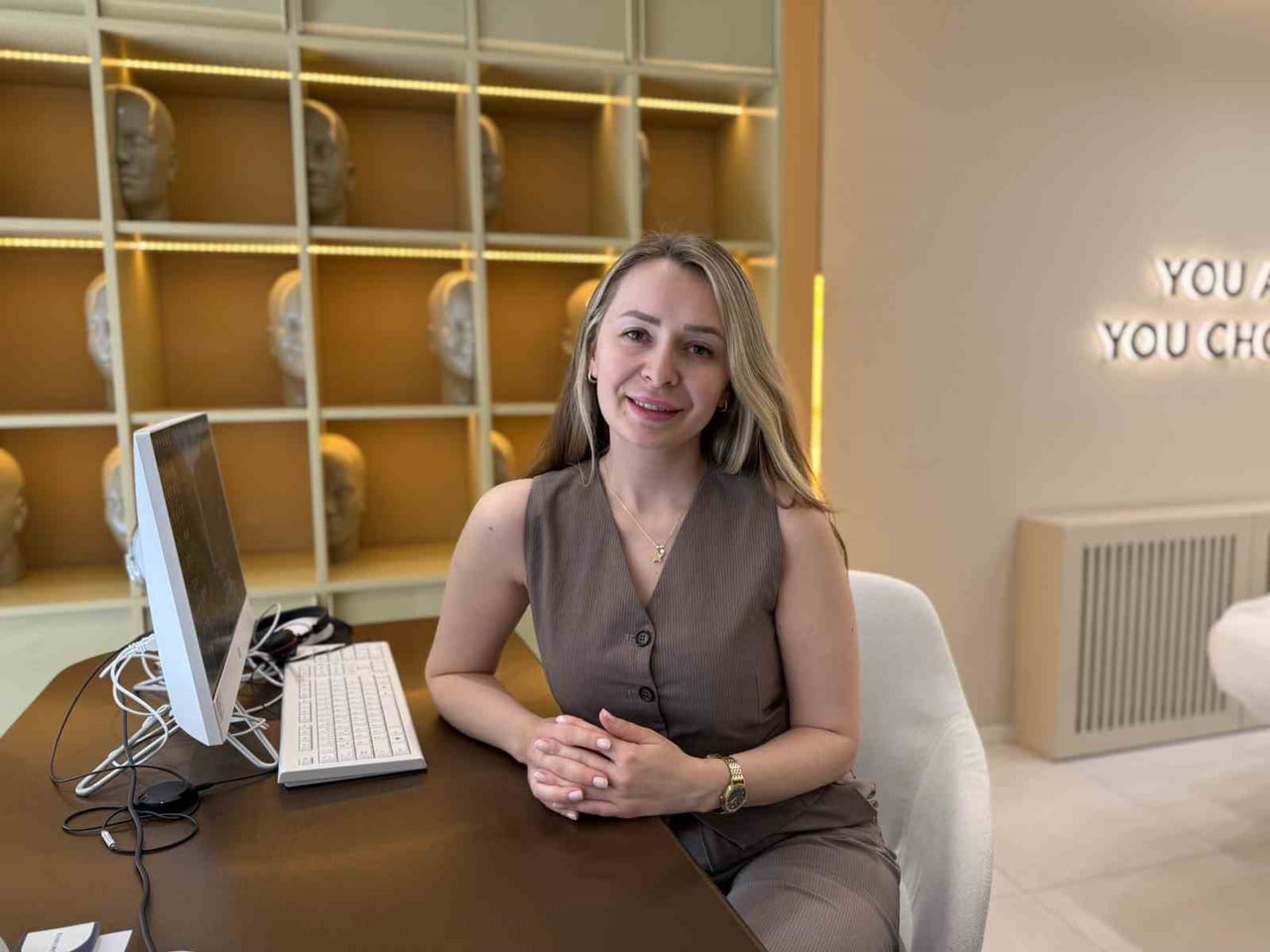 ESTETİSYEN BURCU YİĞİT DE LAZER UYGULAMALARINA İLİŞKİN BİLGİ VERDİ.