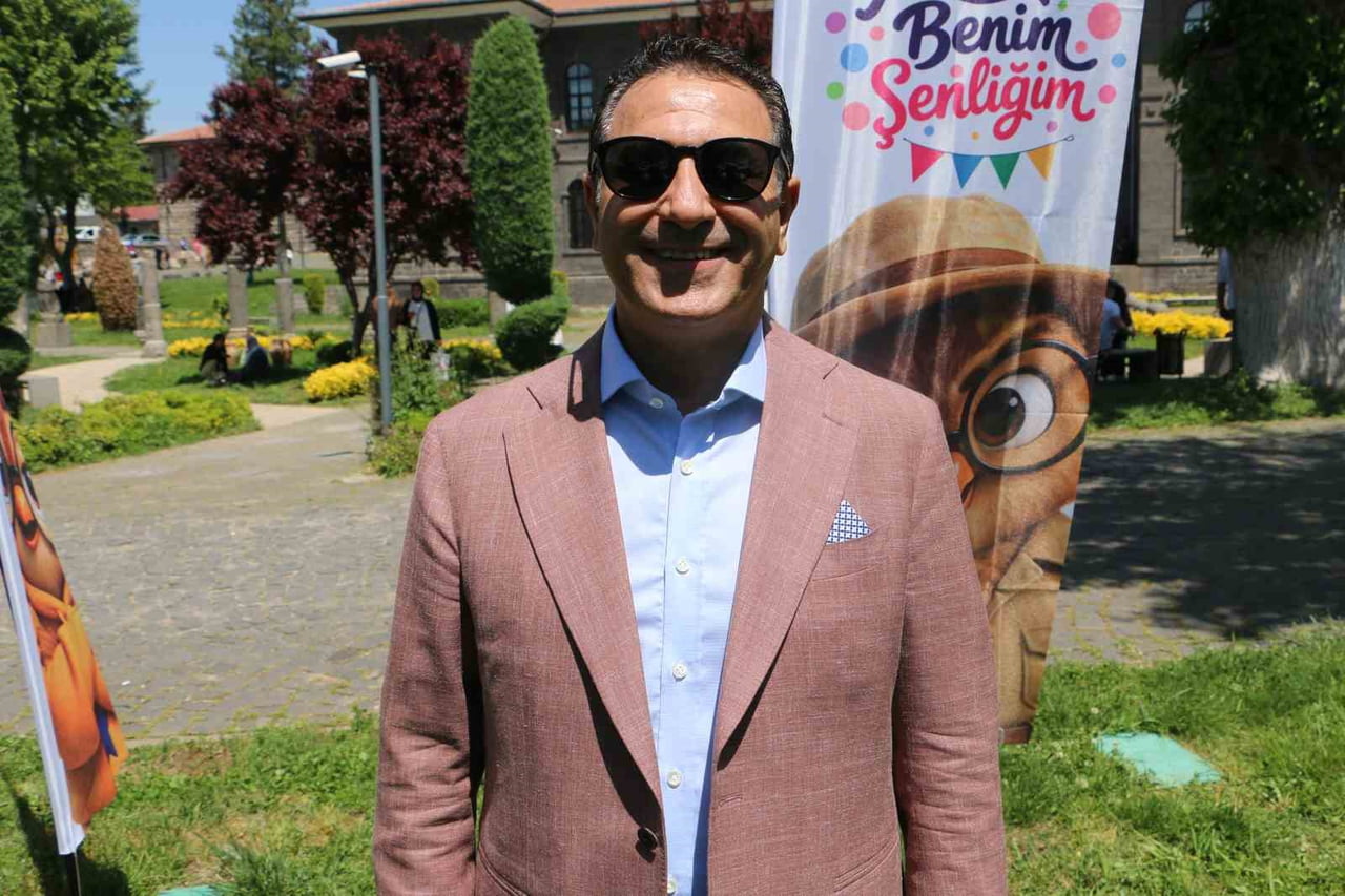 ETKİNLİK ALANINDA KONUŞAN MEHMET ESRA CANSIZ VAKFI BAŞKANI MEHMET CANSIZ, VAKFIMIZ BÜNYESİNDEKİ...