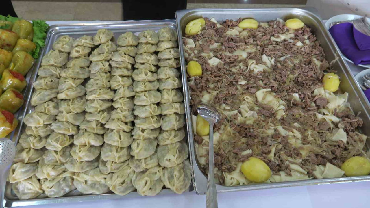 ETKİNLİK KAPSAMINDA KURULAN SOFRADA KTMÜ GASTRONOMİ BÖLÜMÜ TARAFINDAN HAZIRLANAN TÜRK YEMEKLERİ...