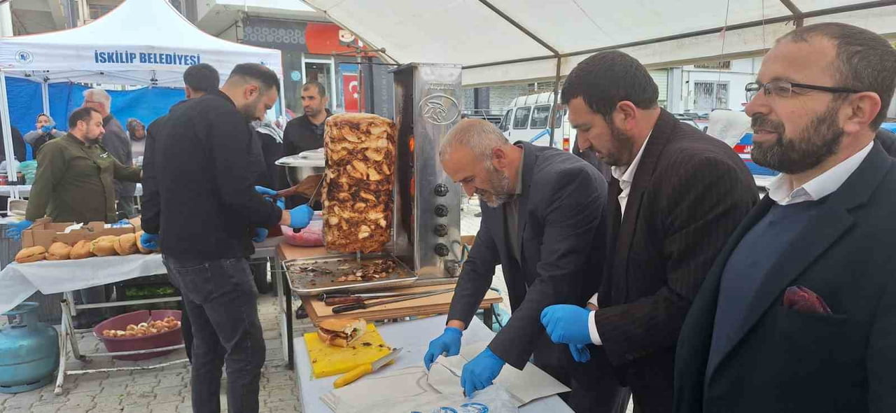 ETKİNLİKTE ÇEŞİTLİ ÜRÜNLER SATILDI.