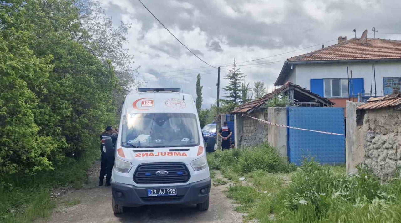 EVDE ÖLÜ OLARAK BULUNAN 61 YAŞINDAKİ KEMAL KARSLI İÇİN EKİPLER GEREKLİ ÇALIŞMALARI...