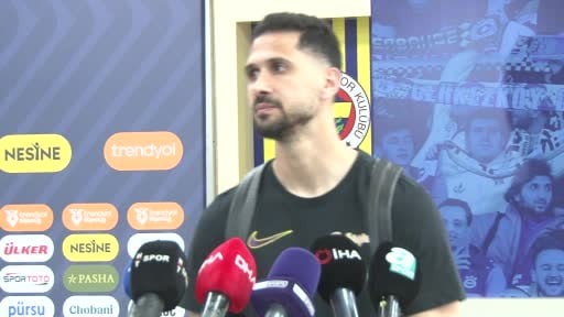 Eyüpspor’un futbolcusu Emre Akbaba, yaşadıkları tüm zorluklara rağmen ligde kalmayı başardıkları...
